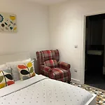 Modern en-suite room&self catering in london
